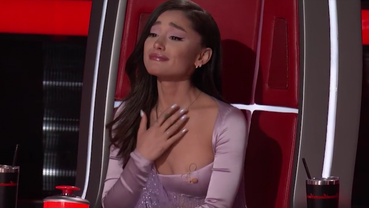 The Voice Ariana Grande Breaks Down Over Her First Battle Round Decision Entertainment Tonight